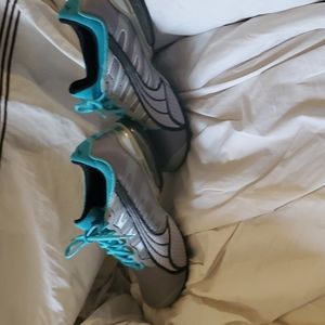 Womens Puma athletic shoes